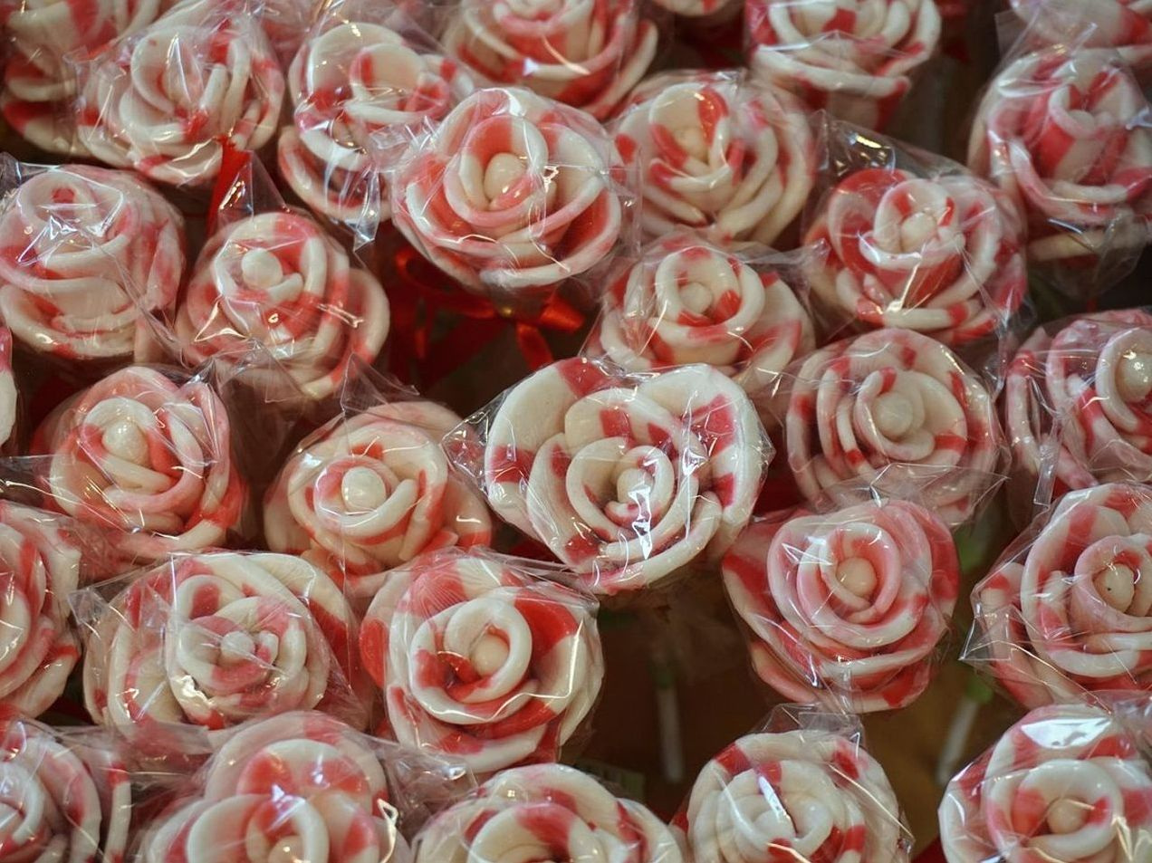 Bombones artesanales con cobertura dorada